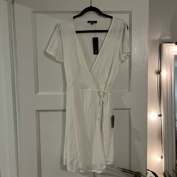 Lulu’s white wrap dress - Picture 10 of 12